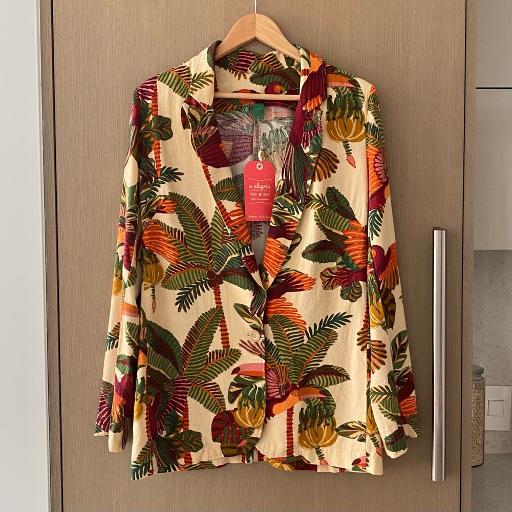 BNWT FARM Rio Tropical Cream Blazer with Green, Orange & Burgundy Print